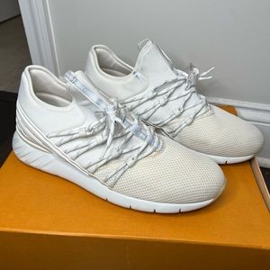 Mens all white LOUIS VUITTON SNEAKER